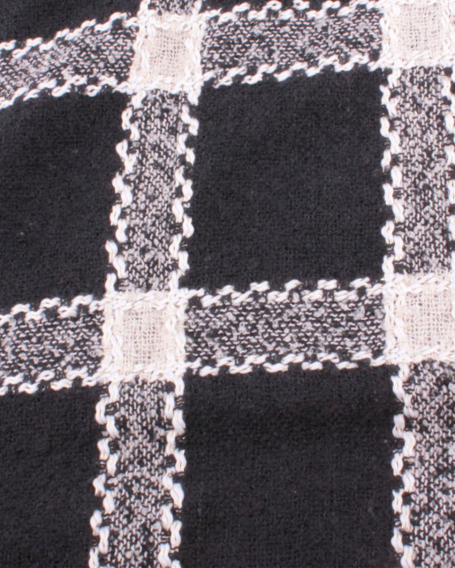Grosse écharpe noire à carreaux noirs et blancs tressés dorés