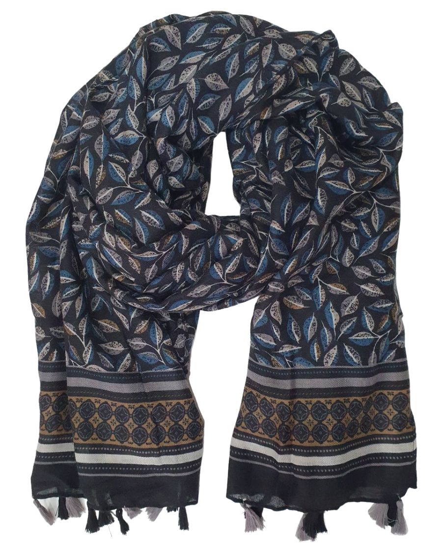 Echarpe noire feuilles grises et bleues et pompons