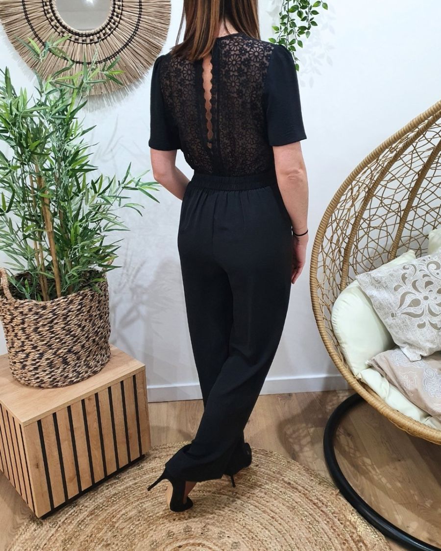 Combinaison pantalon femme noire dos dentelle fleurie aujouré