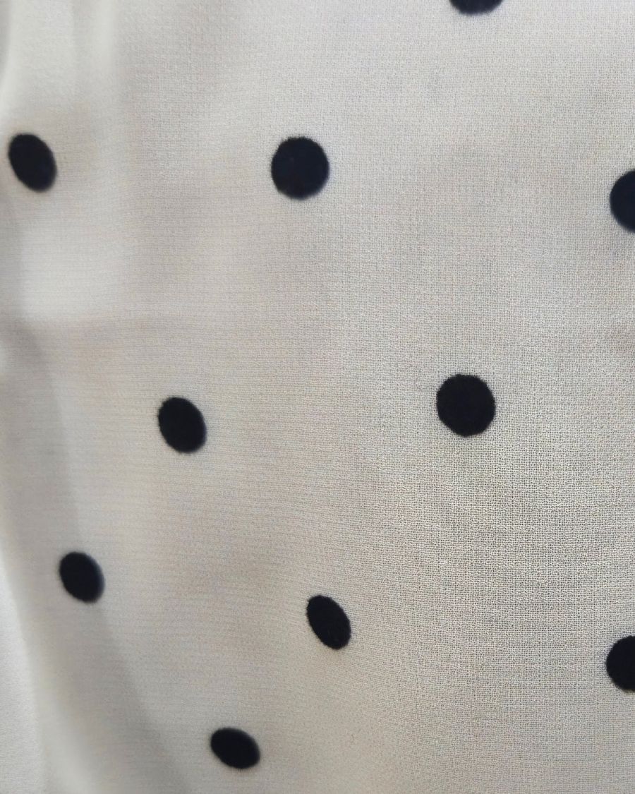 Chemisier femme beige à pois noirs