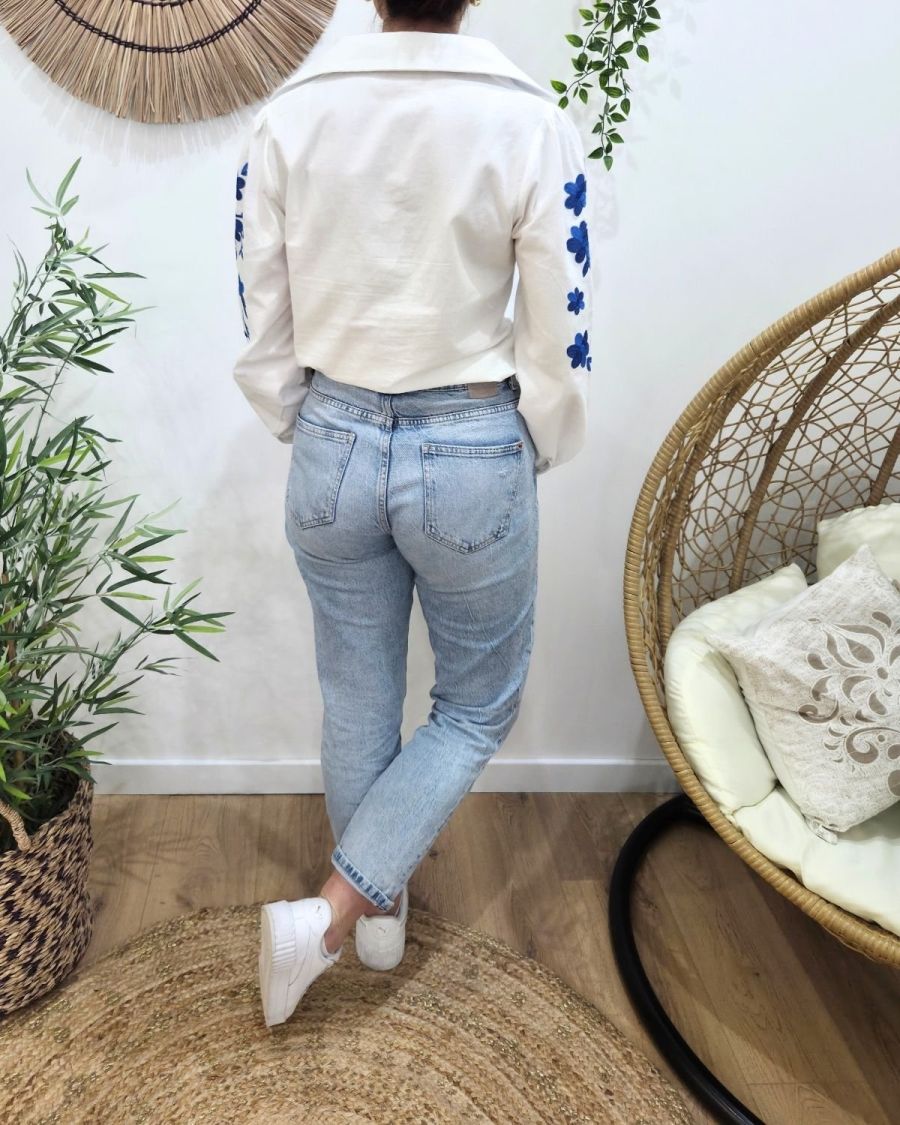 Chemisier femme blanc broderies fleuries bleues Xentha