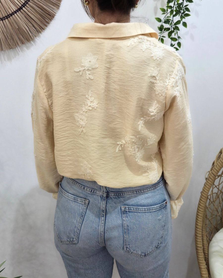 Chemisier femme jaune pâle broderies fleuries beiges Cybéla