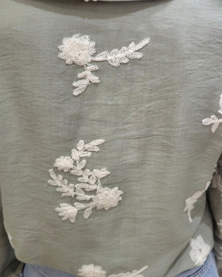 Chemisier femme kaki clair broderies fleuries beiges Cybéla