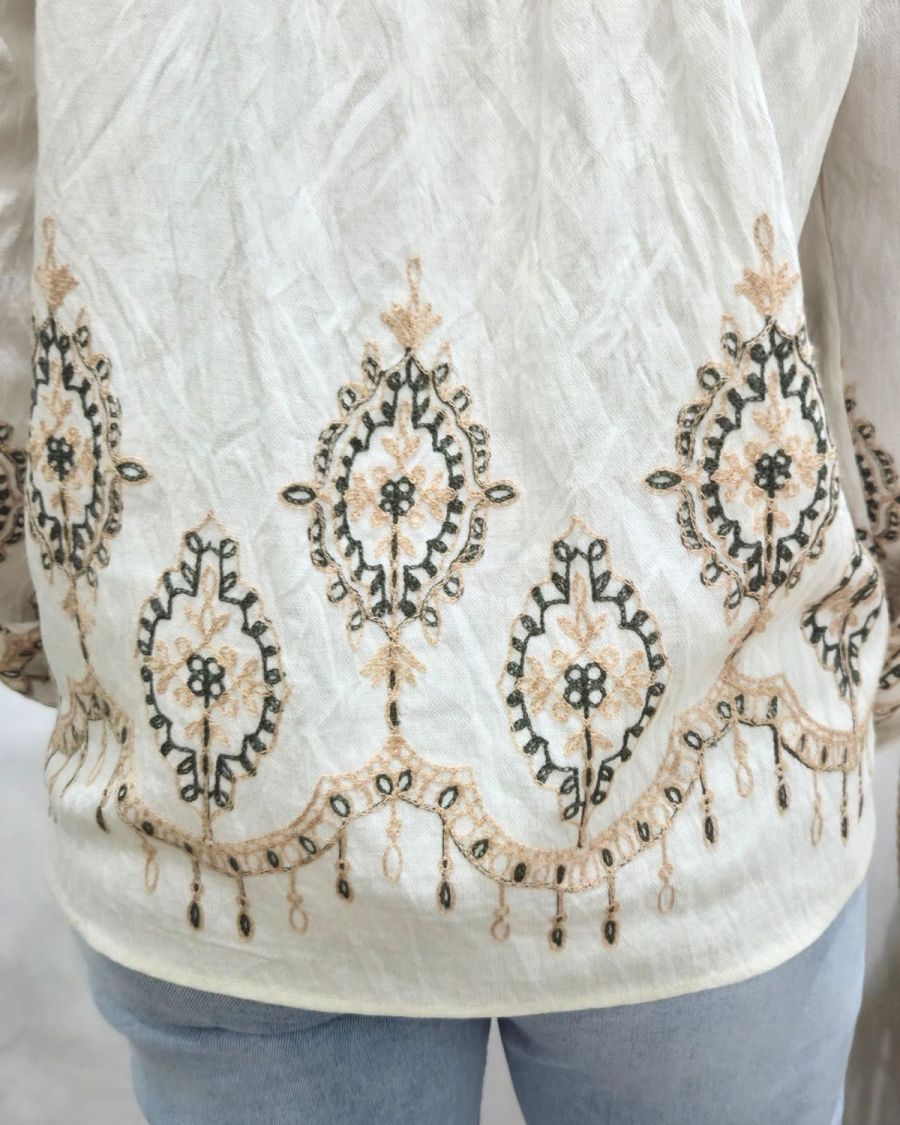 Chemisier femme écru broderies kaki et beiges col mao