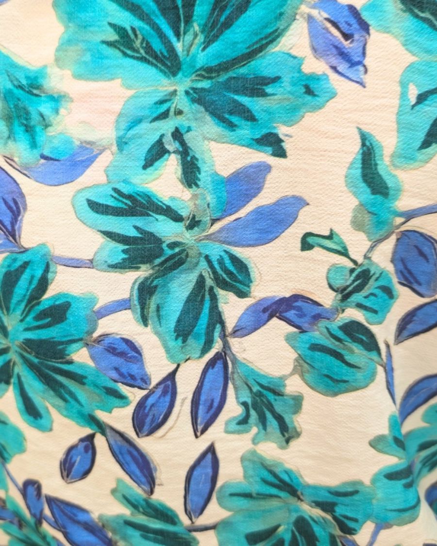 Chemisier femme écru fleurs bleus et vertes manches brodées Amédéa