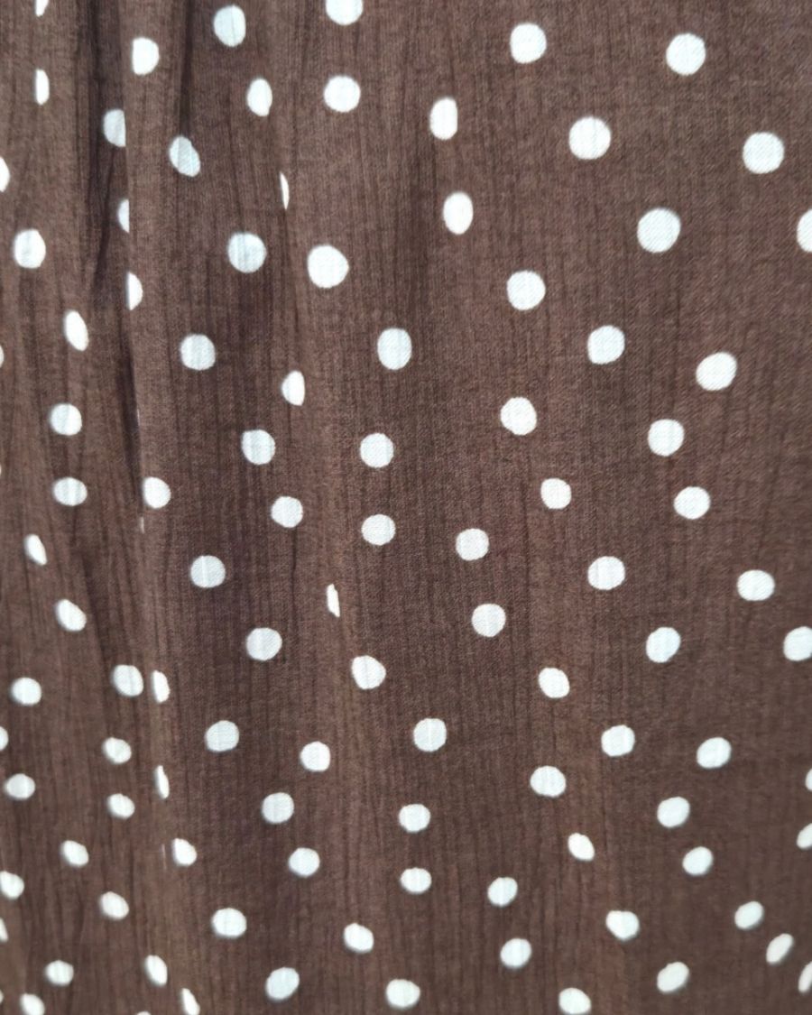 Chemisier femme marron à pois blancs col froncé