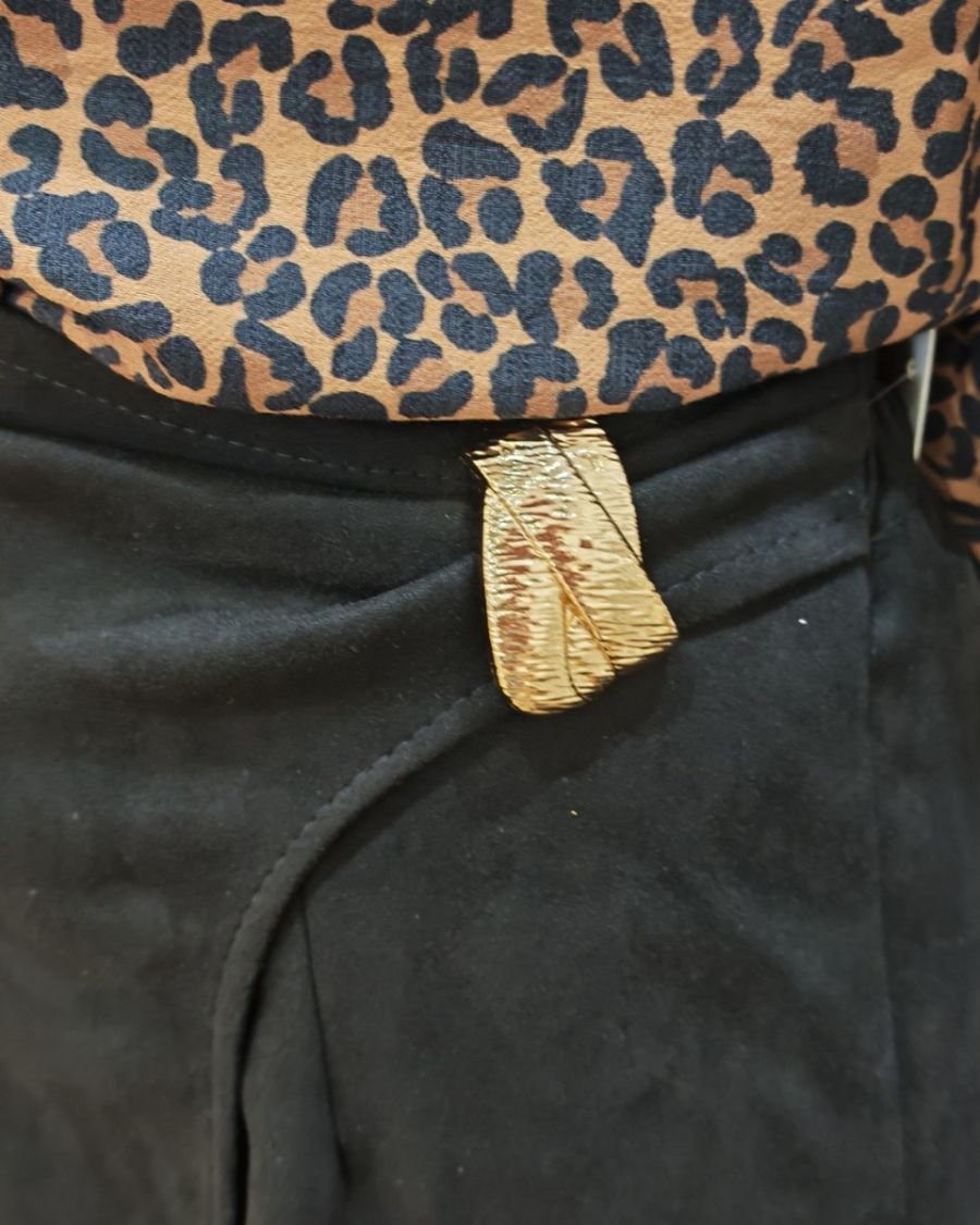 Jupe short femme suédine noire bijou doré