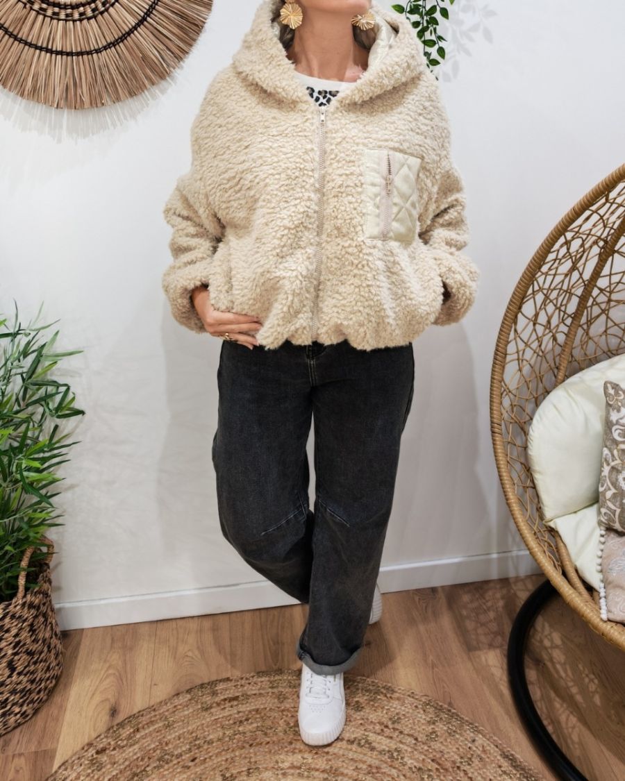 Manteau court femme bouclettes poche et capuche matelassées dorées
