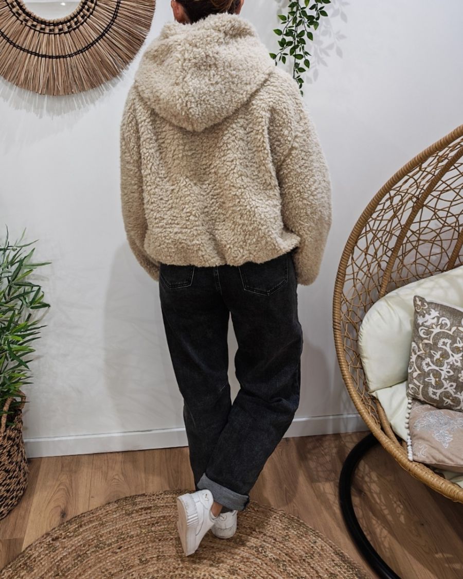 Manteau court femme bouclettes poche et capuche matelassées dorées