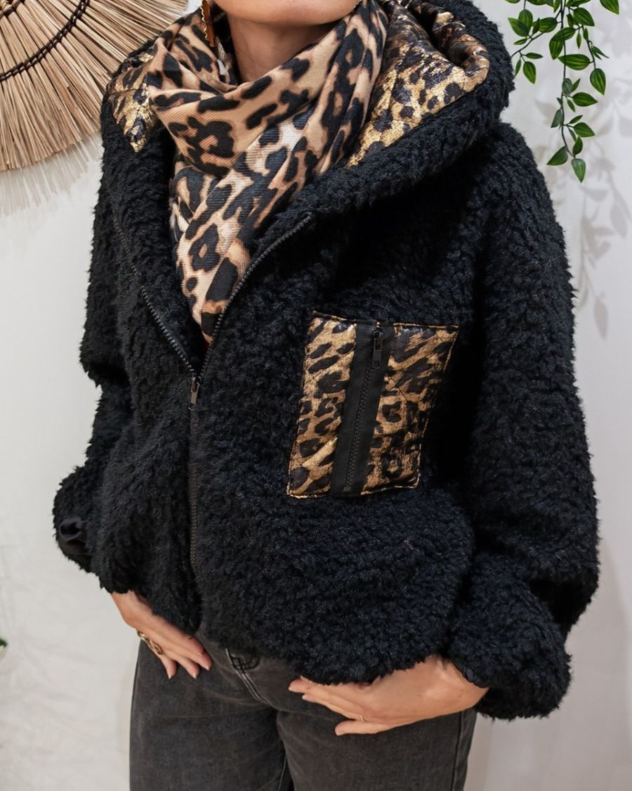 Manteau court femme noir bouclettes poche et capuche matelassées léopard