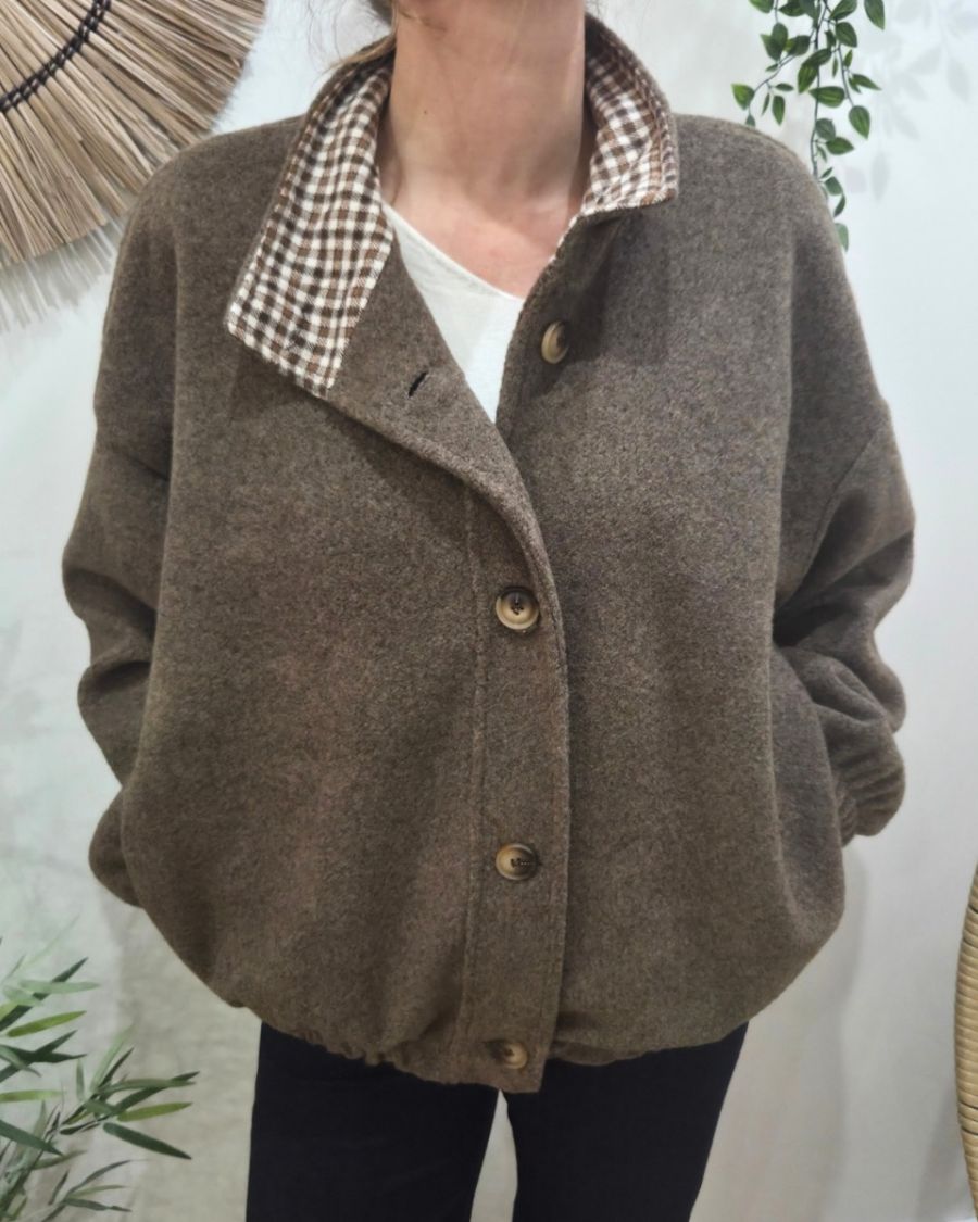 Manteau femme boutonné col montant revers à carreaux Adosinda