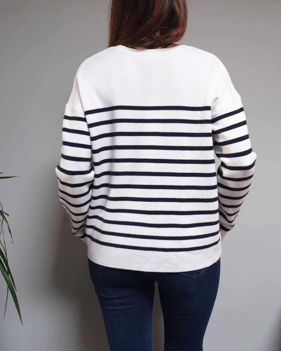 Pull marinière blanc rayures bleues coeurs rouges