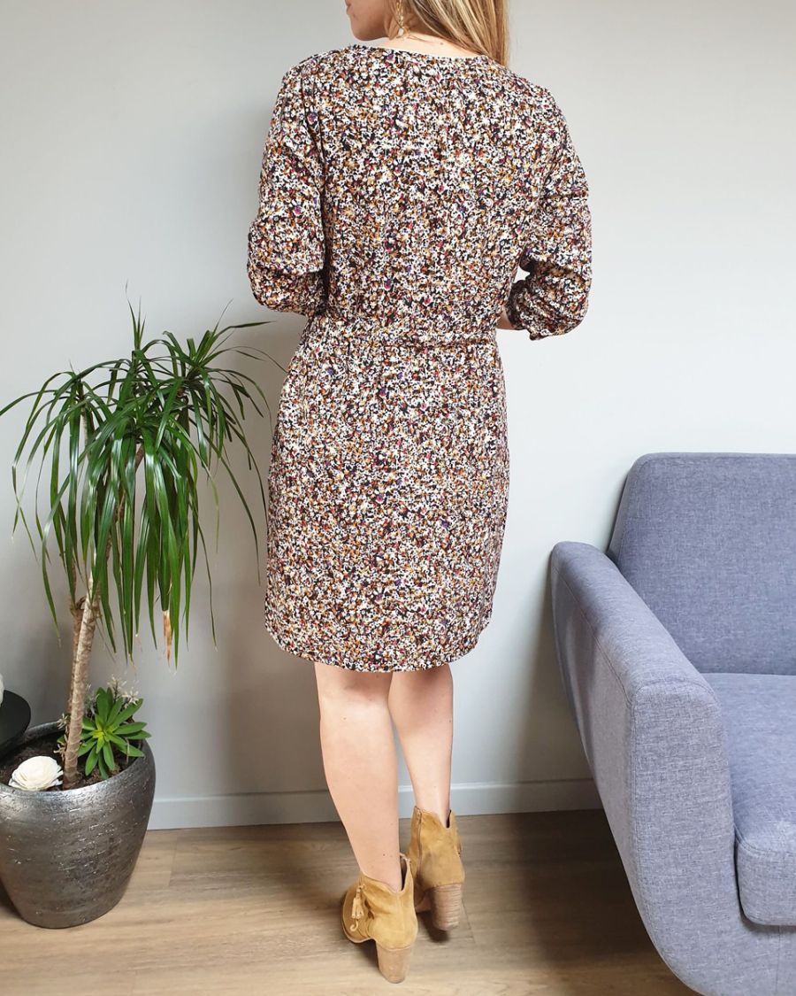 Robe droite noire fleurie liberty camel rouge bleu et étoiles dorées