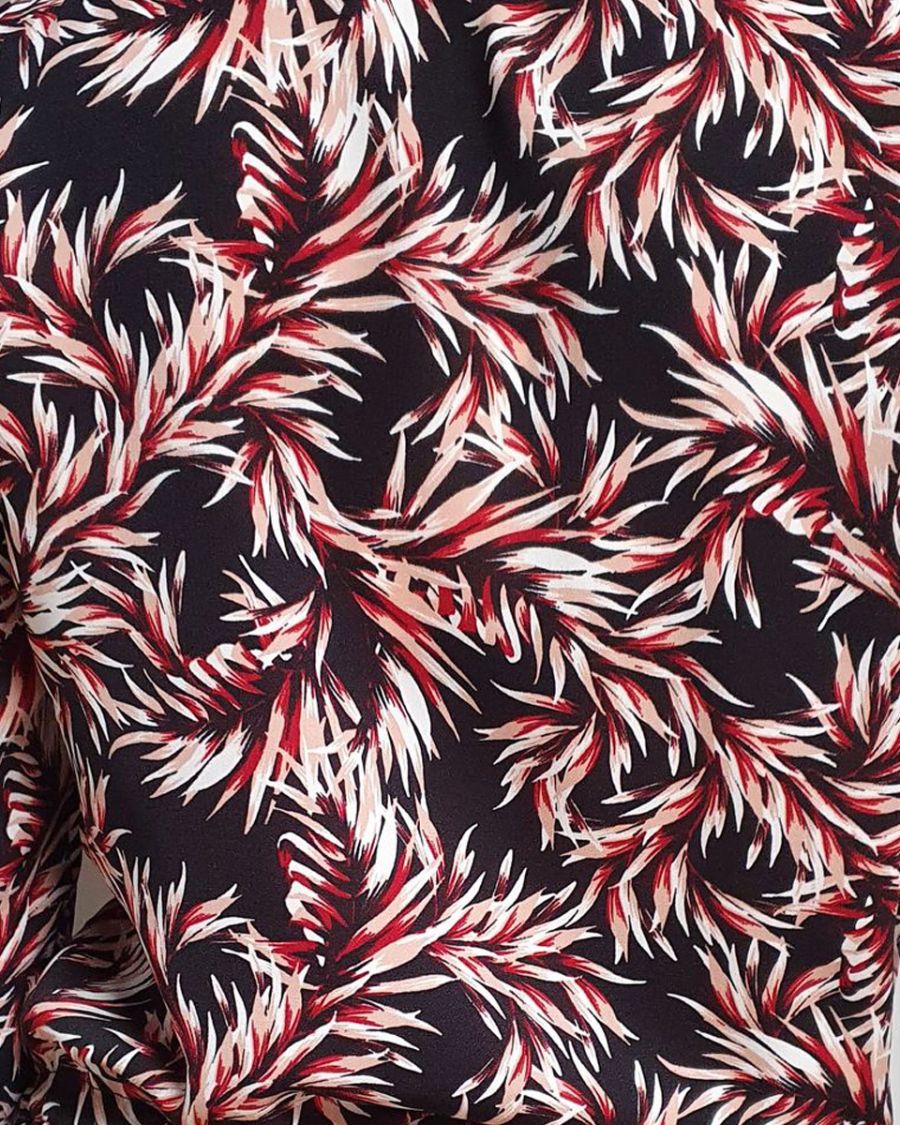 Robe droite noire feuillages bordeaux et blancs liseré doré