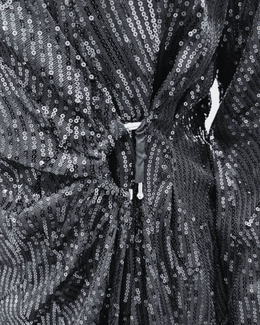 Robe femme noire à sequins et broche Izel