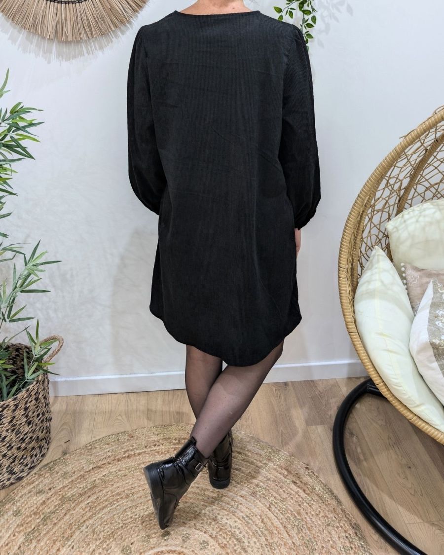 Robe femme noire velours côtelé boutons dorés épaule
