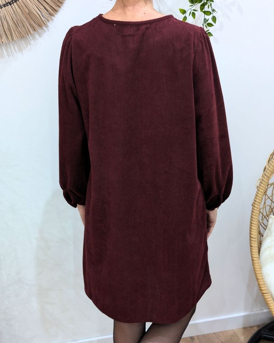 Robe femme rouge bordeaux velours côtelé boutons dorés épaule