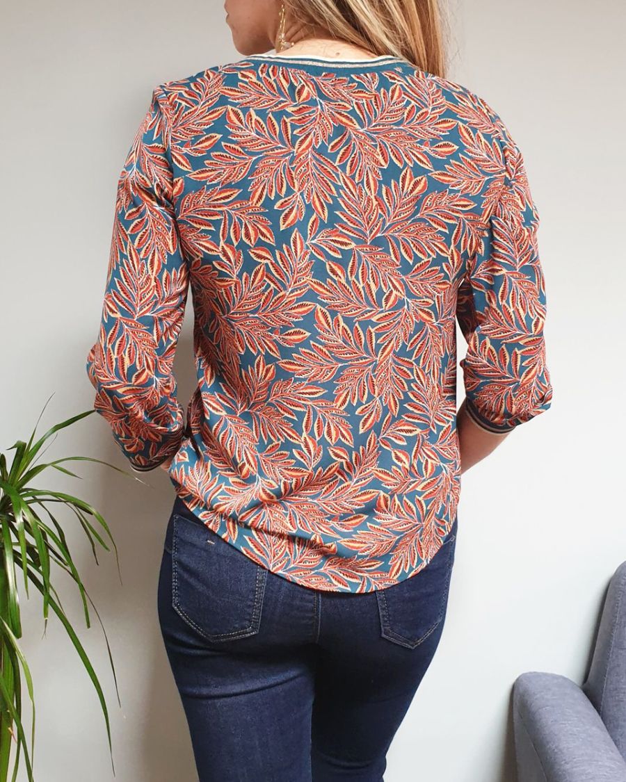 Blouse bleu canard feuillages brique col et poignets rayés