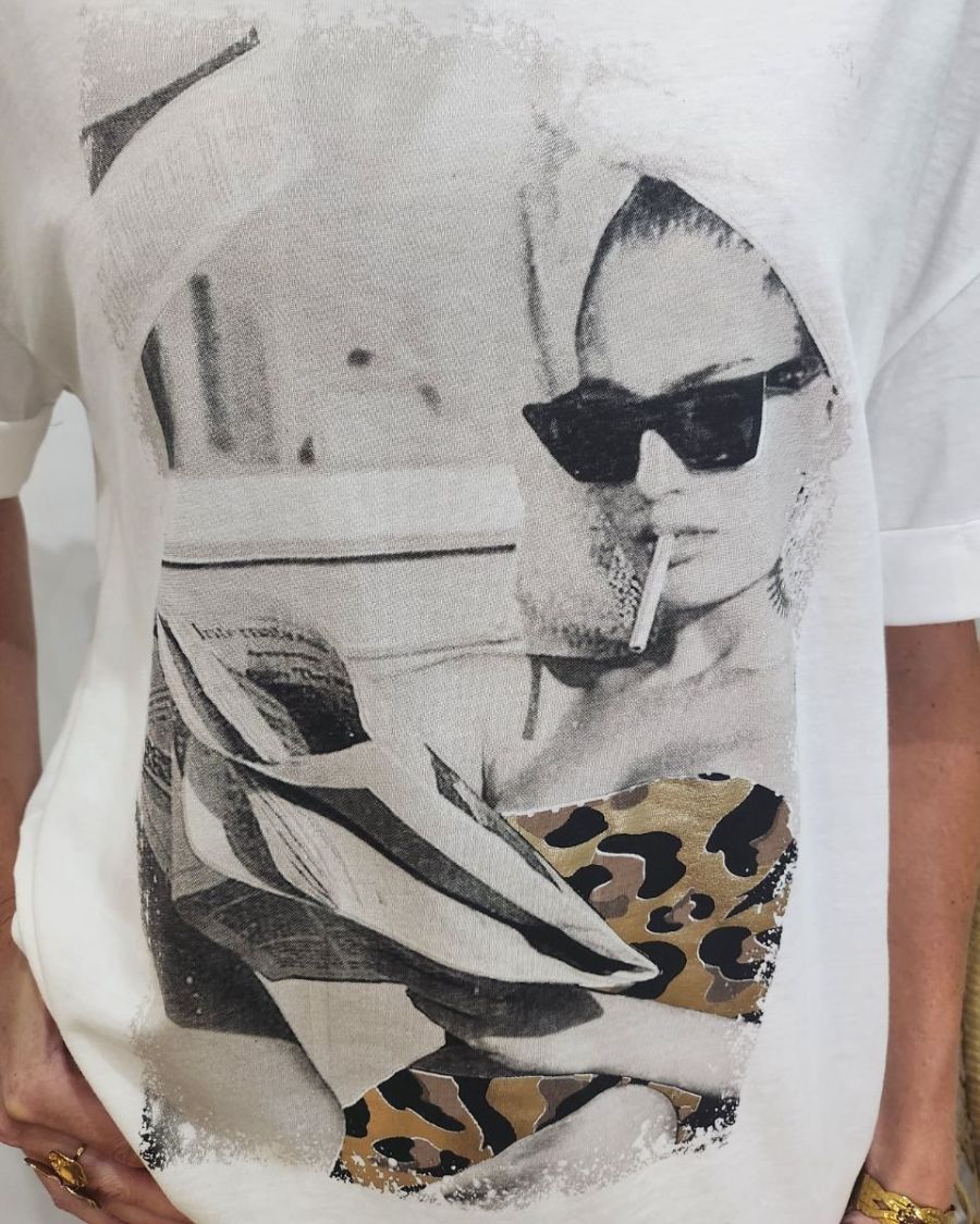 T-shirt femme blanc lectrice robe léopard dorée