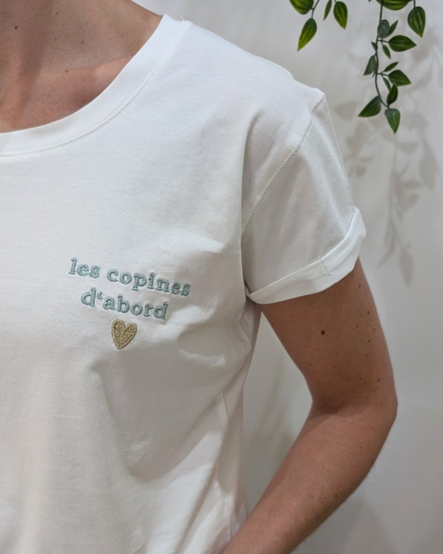 T-Shirt femme blanc broderie les copines d'abord verte