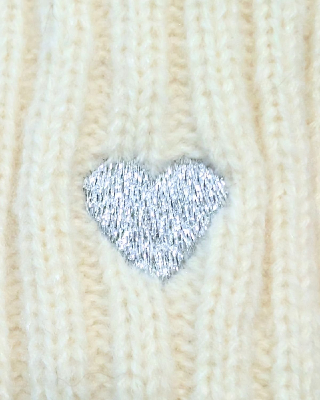 Bonnet femme uni coeur brodé argent