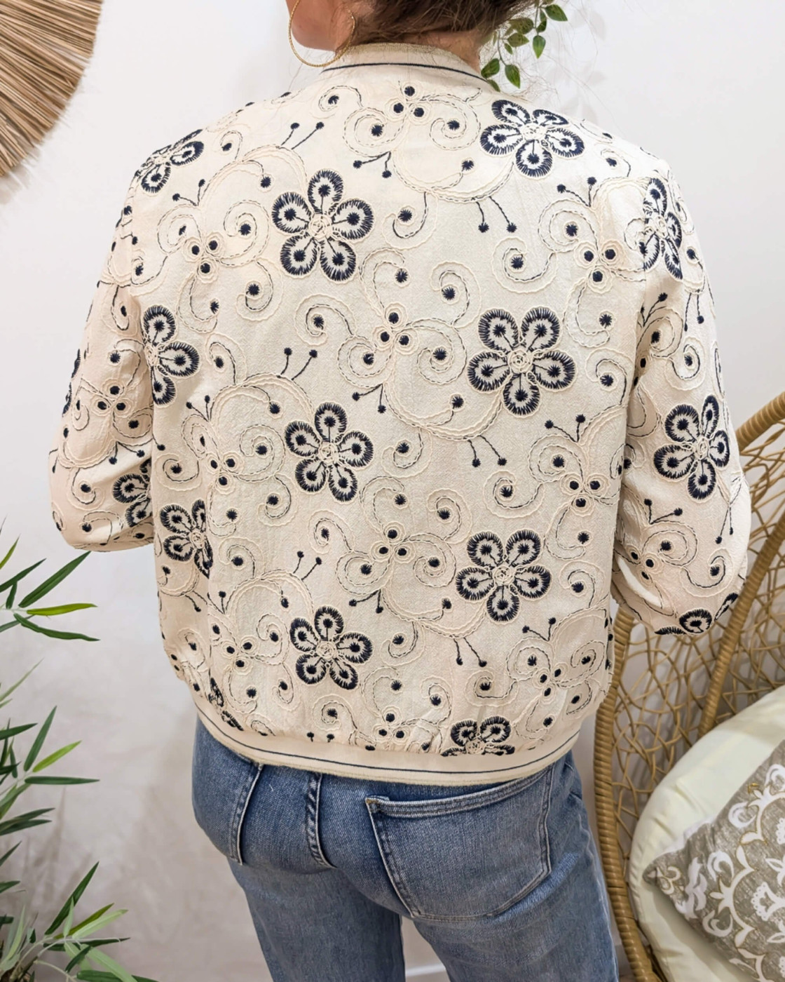 Bombers femme beige fleurs brodées marine Nessa
