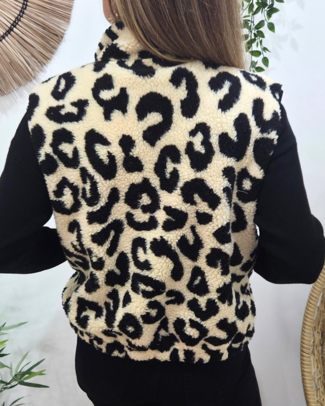 Gilet femme bouclettes léopard sans manches beige et noir