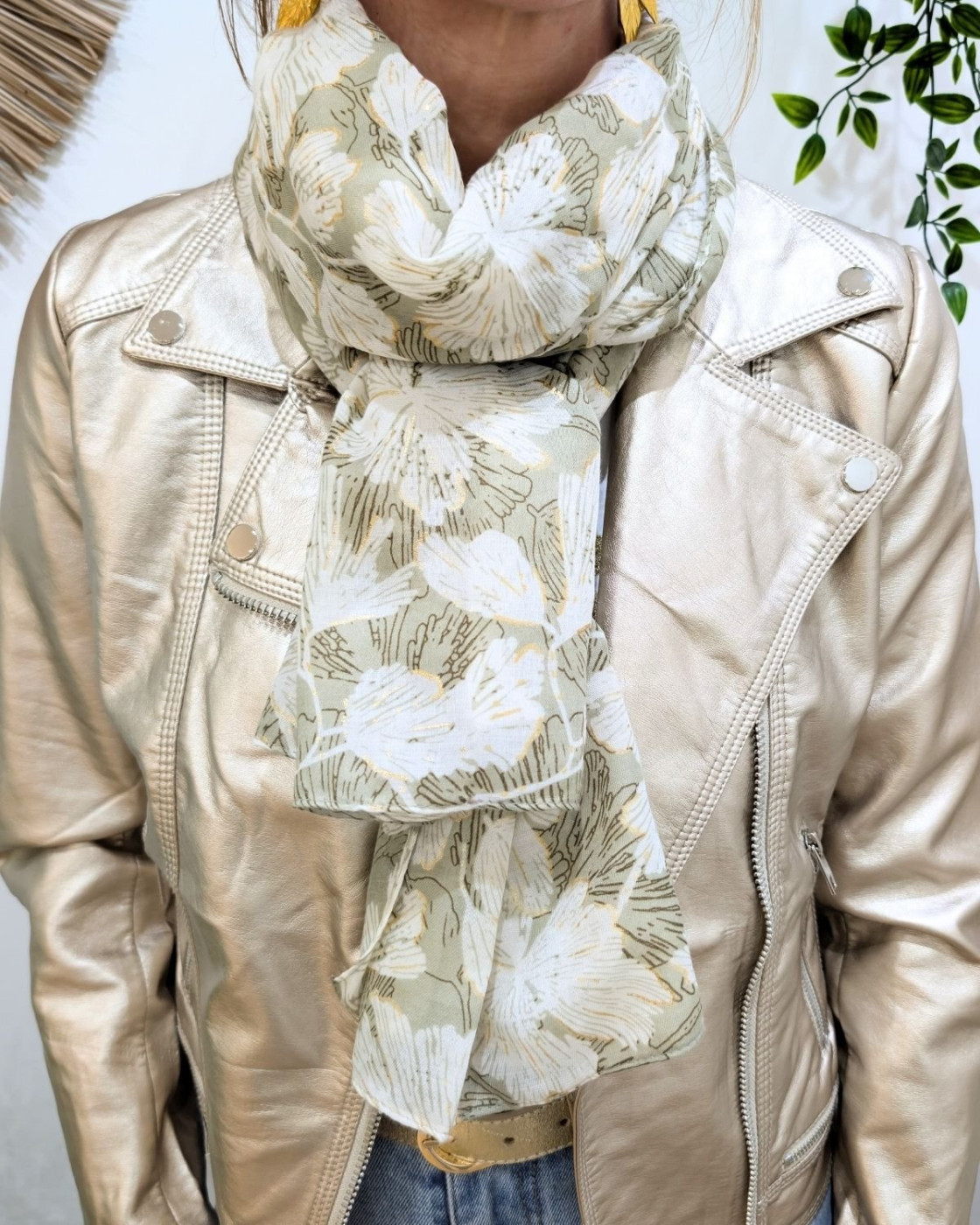 Foulard femme fleurs et dorures Céphise