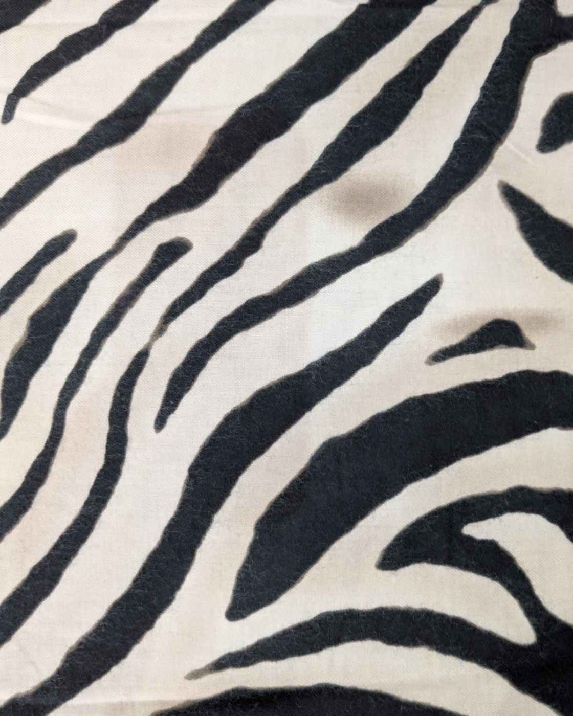 Echarpe femme zébrée noire et beige 