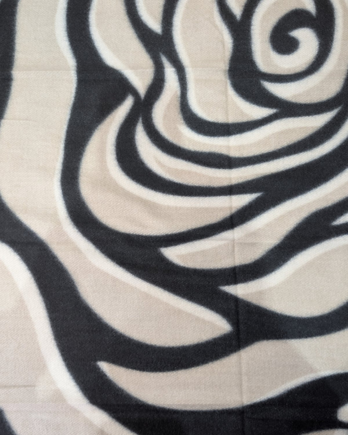 Echarpe femme motifs zébrés noirs et beiges