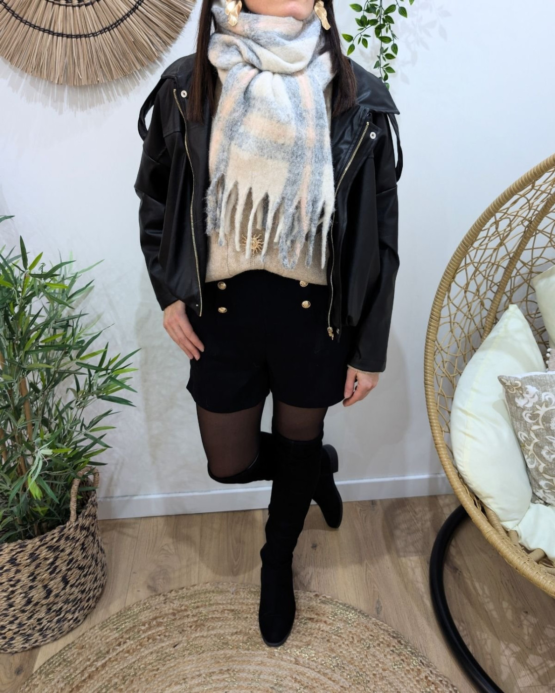 Echarpe beige à carreaux gris roses et franges