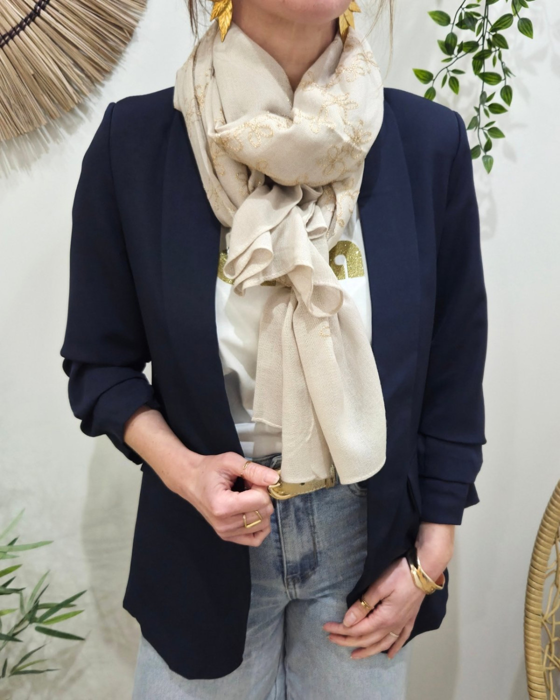Foulard femme beige fleurs brodées dorées