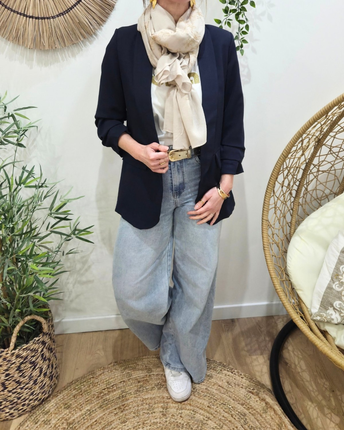 Foulard femme beige fleurs brodées dorées