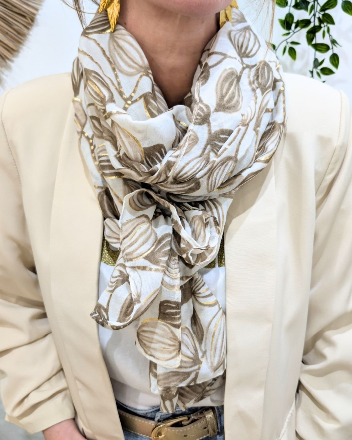 Foulard femme fleurs rayées et dorures