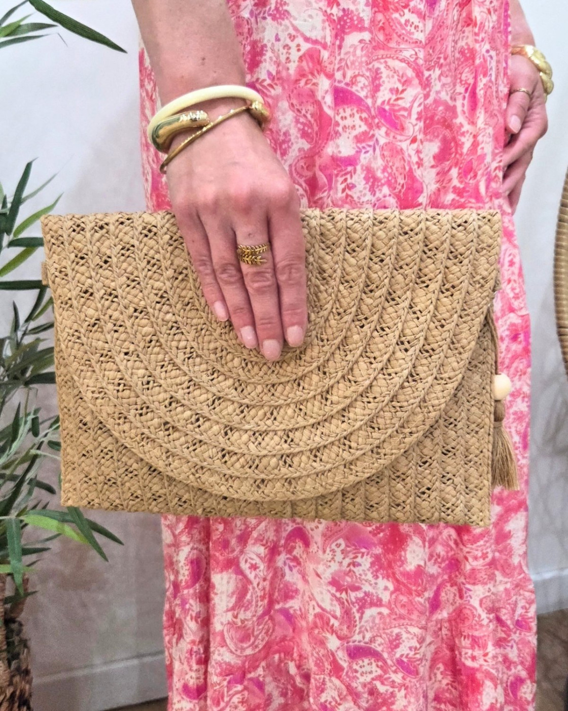 Sac pochette femme paille tresseée avec pompon