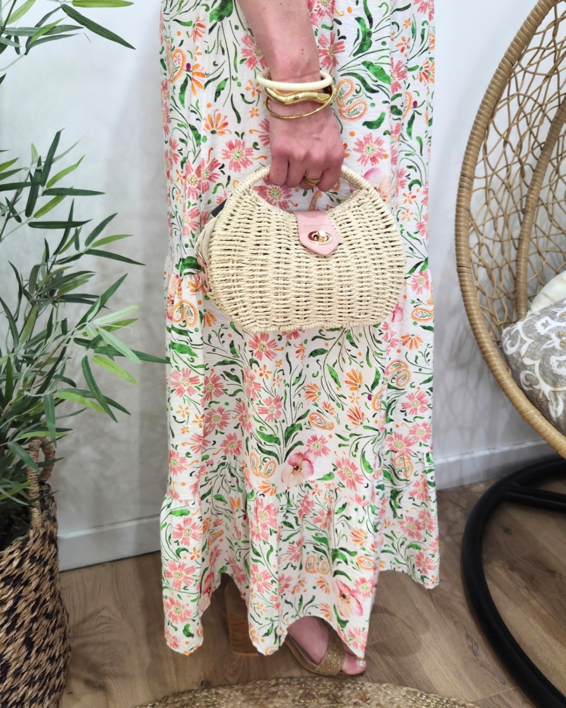 Sac à bandoulière en paille beige rigide rond