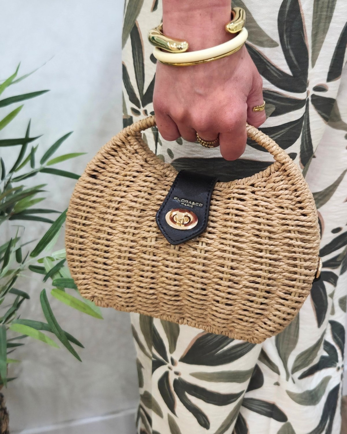 Sac à bandoulière en paille camel rigide rond