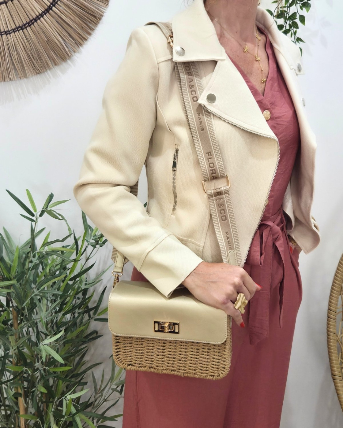 Sac à bandoulière en paille rigide simili cuir 