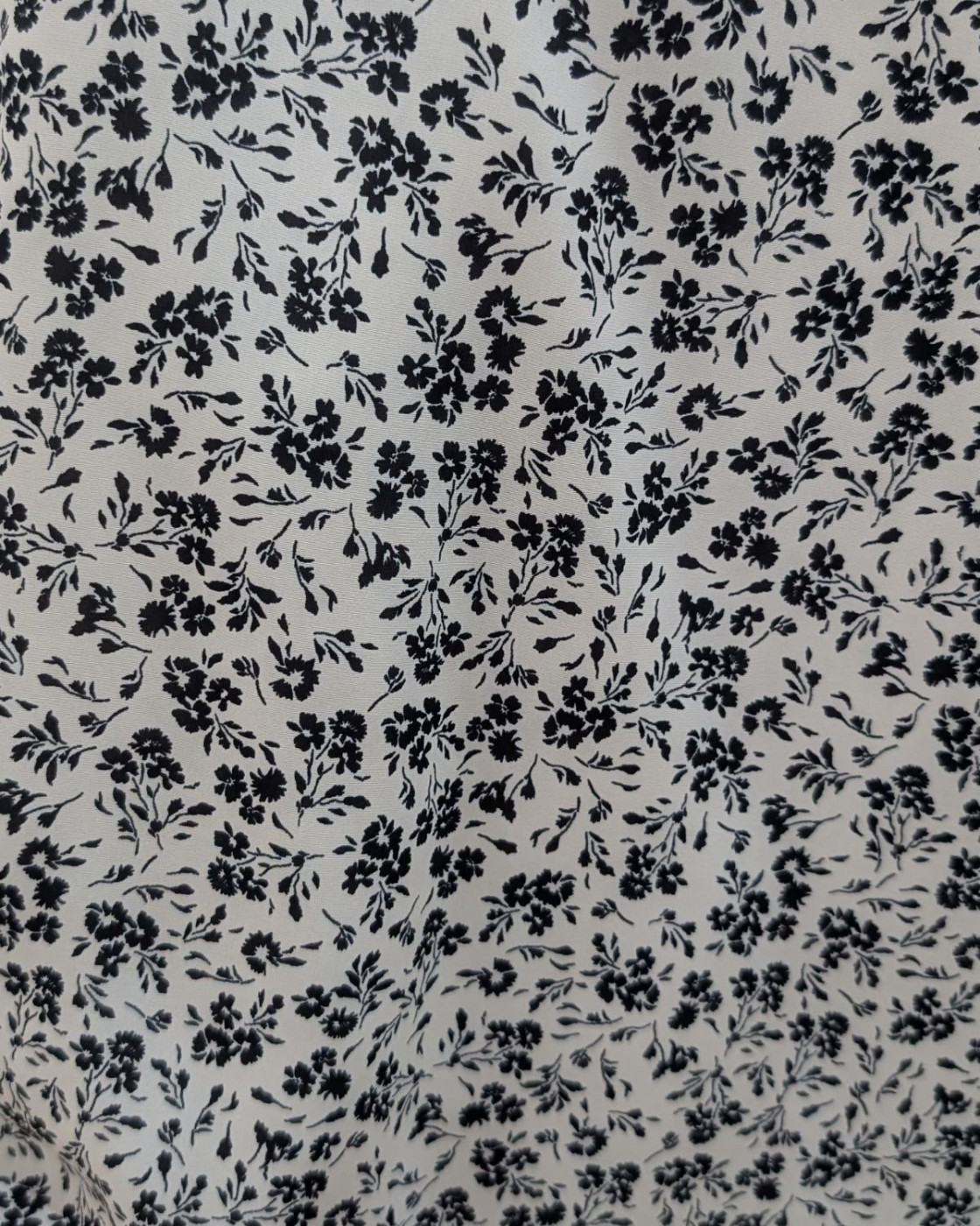 Blouse femme écrue fleurs noires Hilaé