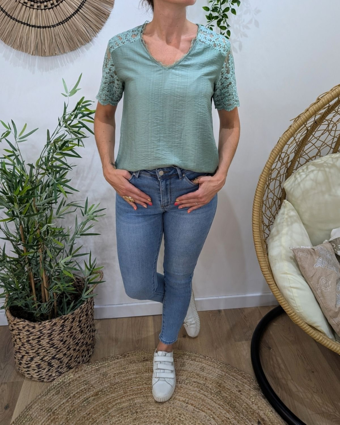 Blouse femme vert agate manches et dos dentelle fleurie Elaria