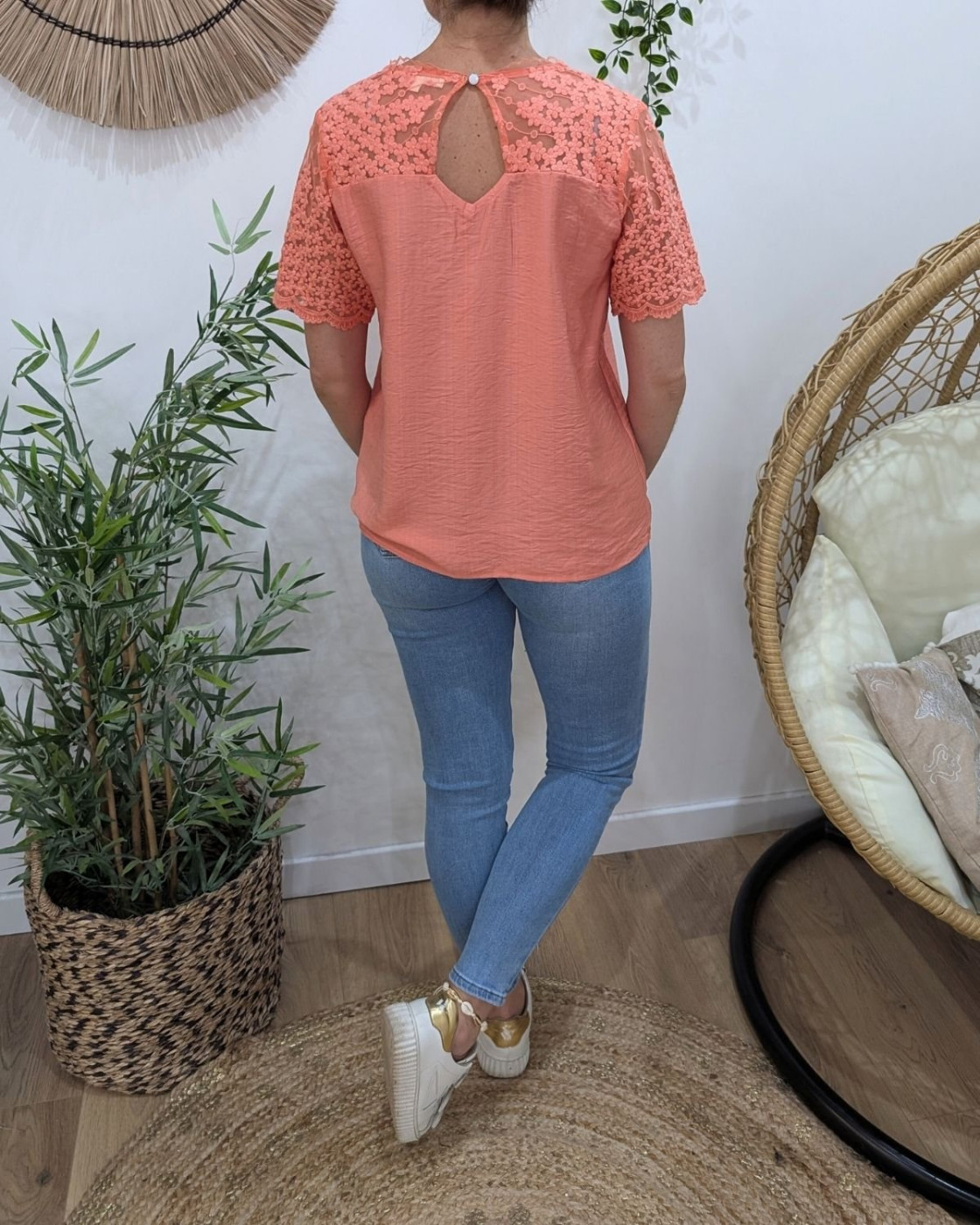 Blouse femme corail manches et dos dentelle fleurie Elaria