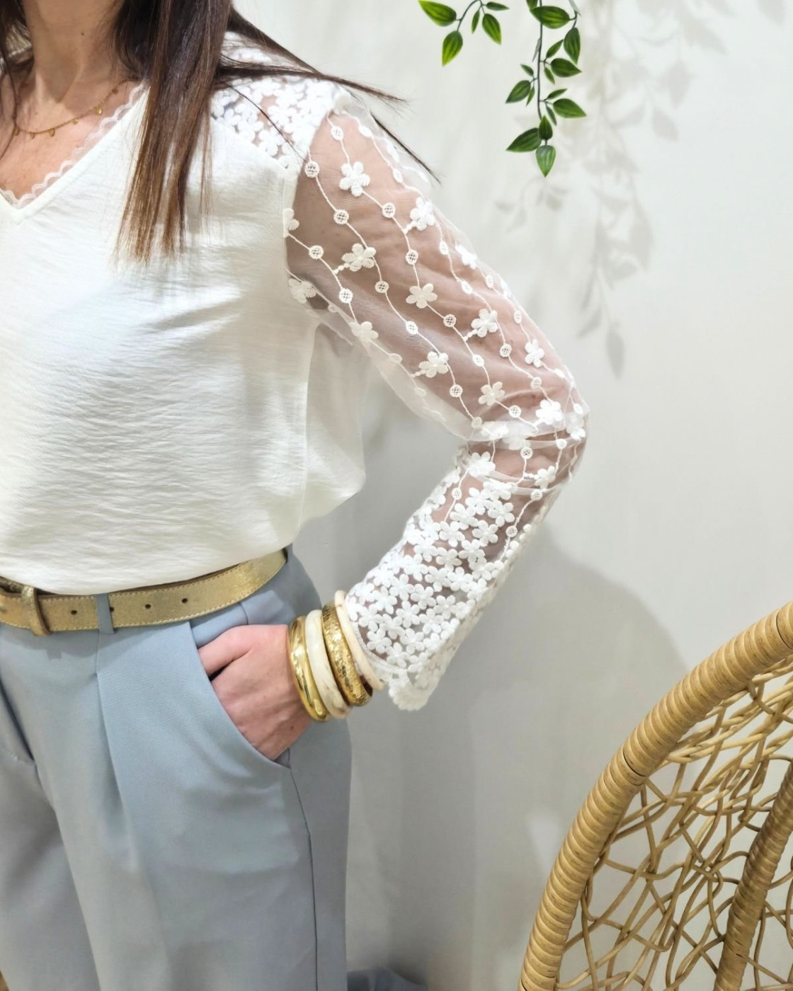 Blouse femme écru manches longues brodées Liv