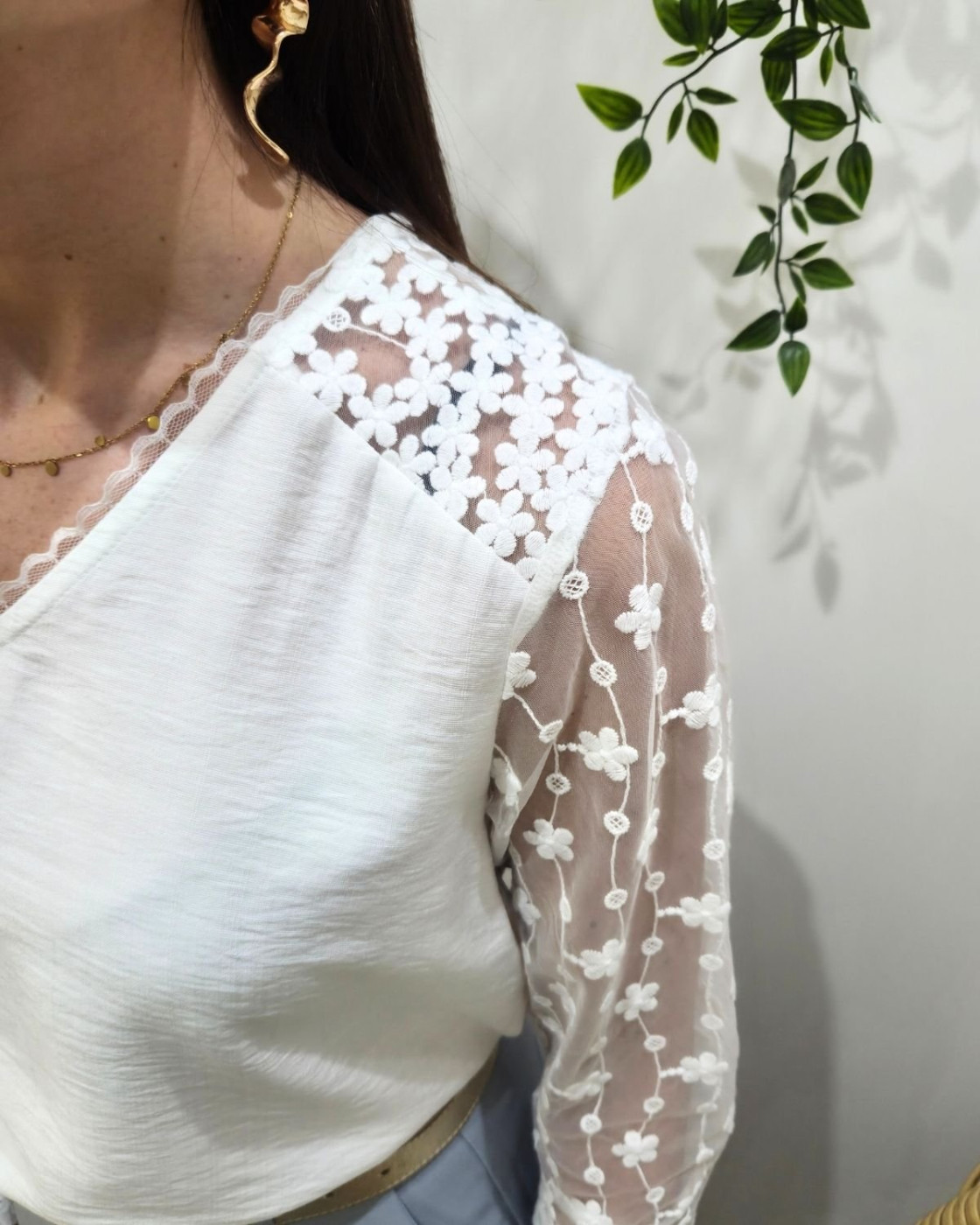Blouse femme écru manches longues brodées Liv
