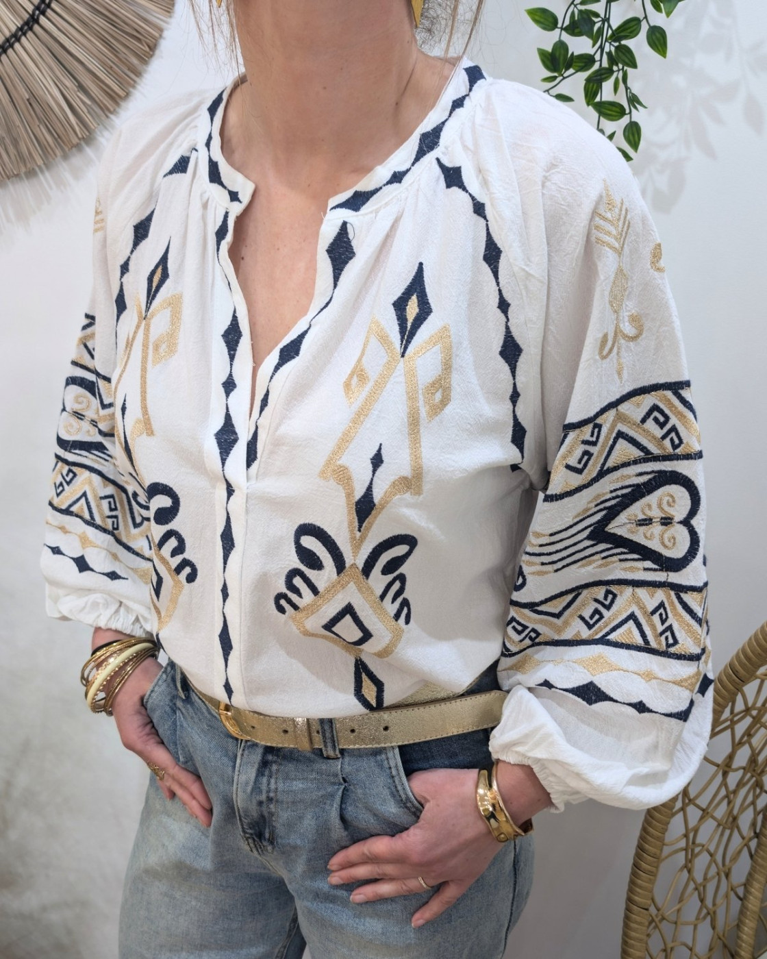 Blouse femme écru manches longues broderies marine et doré