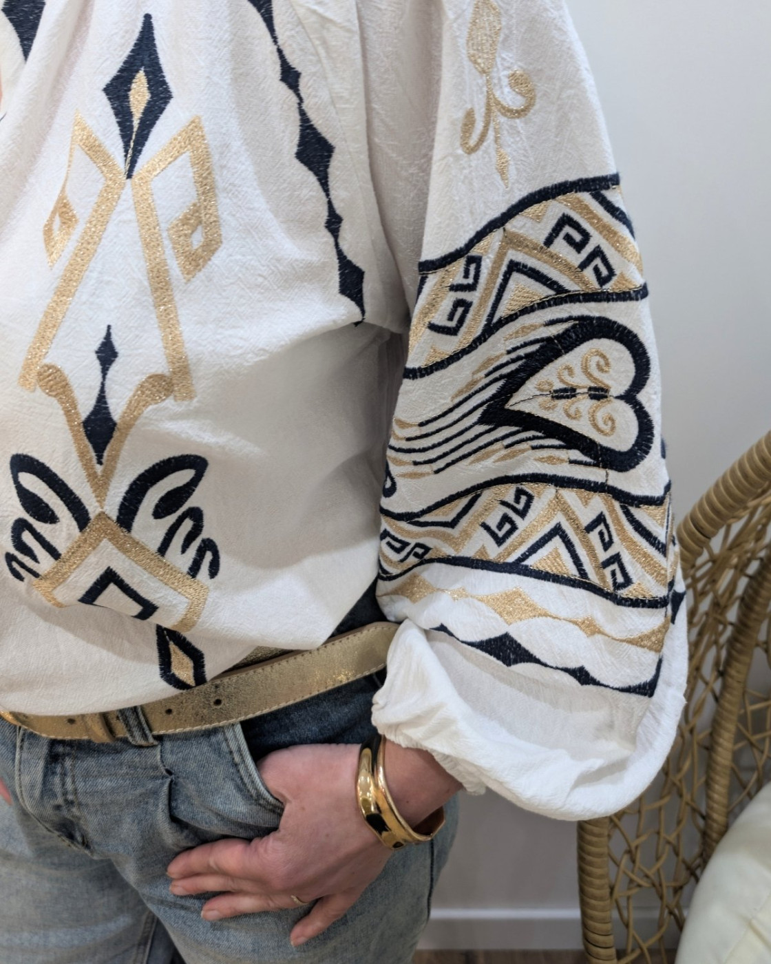 Blouse femme écru manches longues broderies marine et doré