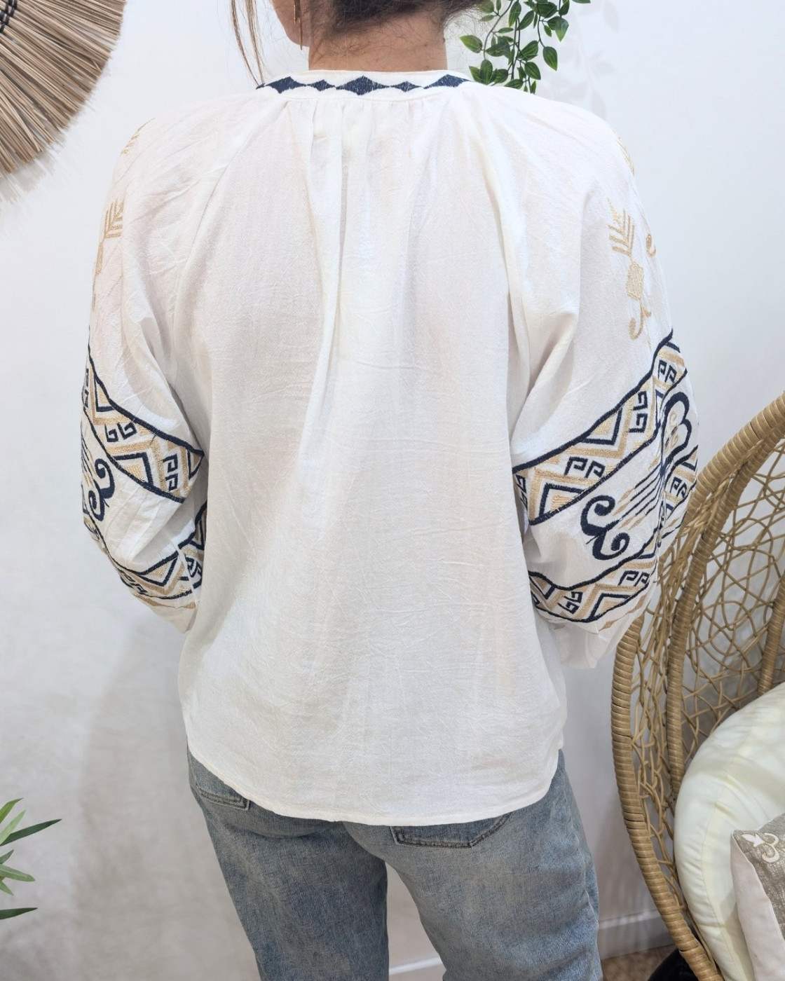 Blouse femme écru manches longues broderies marine et doré