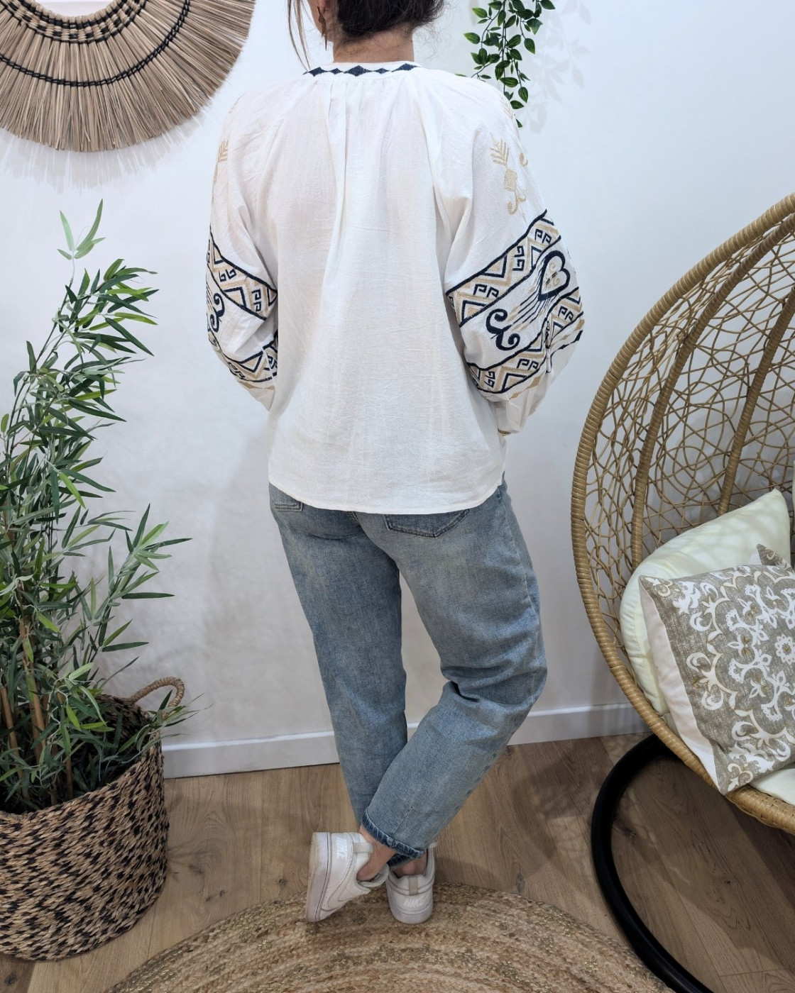 Blouse femme écru manches longues broderies marine et doré