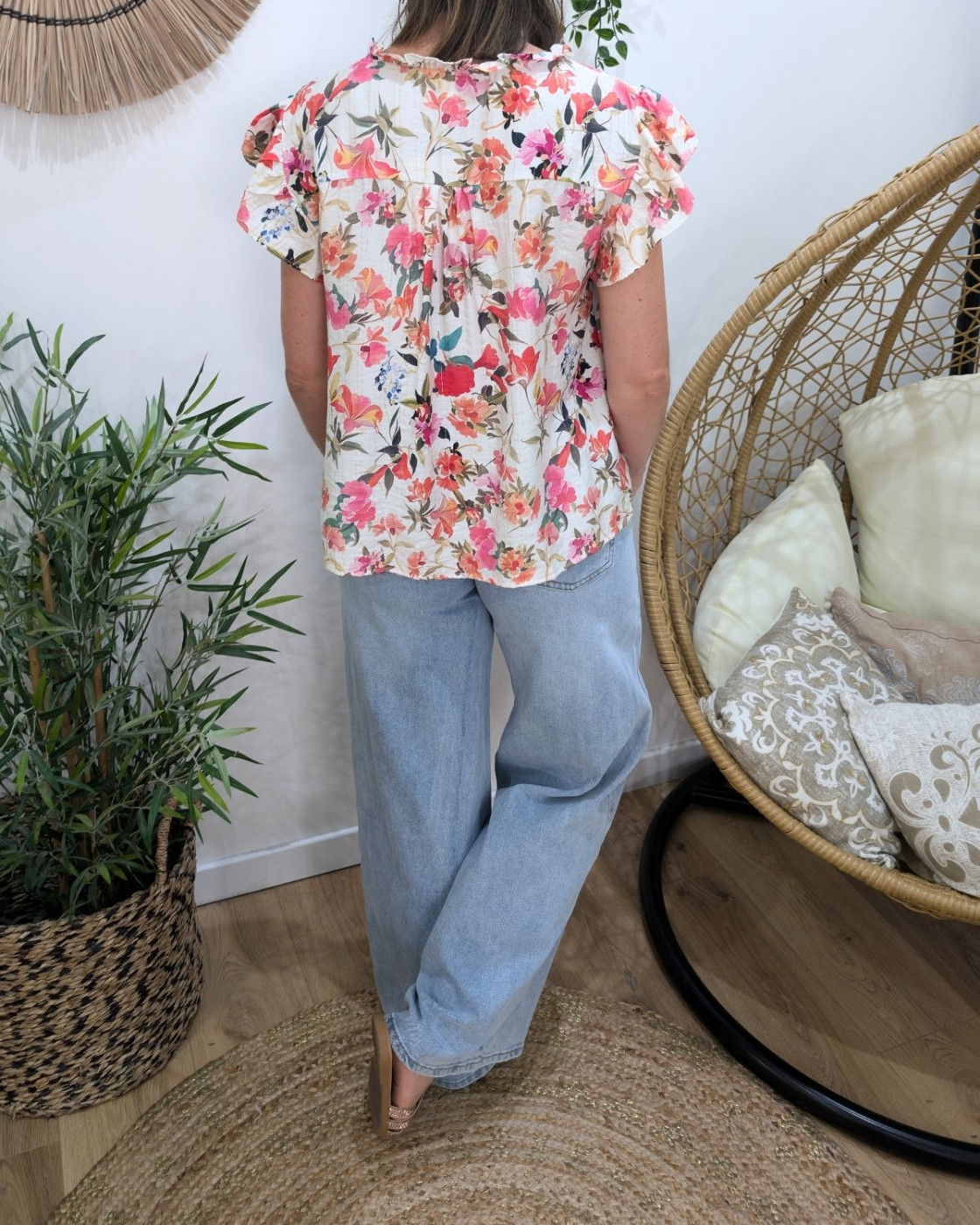 Blouse manche volantes femme écru fleurs roses orangées Aurelia