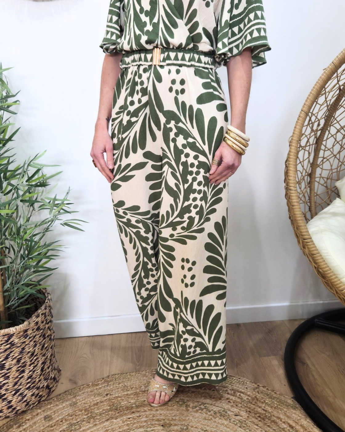 Combinaison femme écrue et verte manches volantes Esra