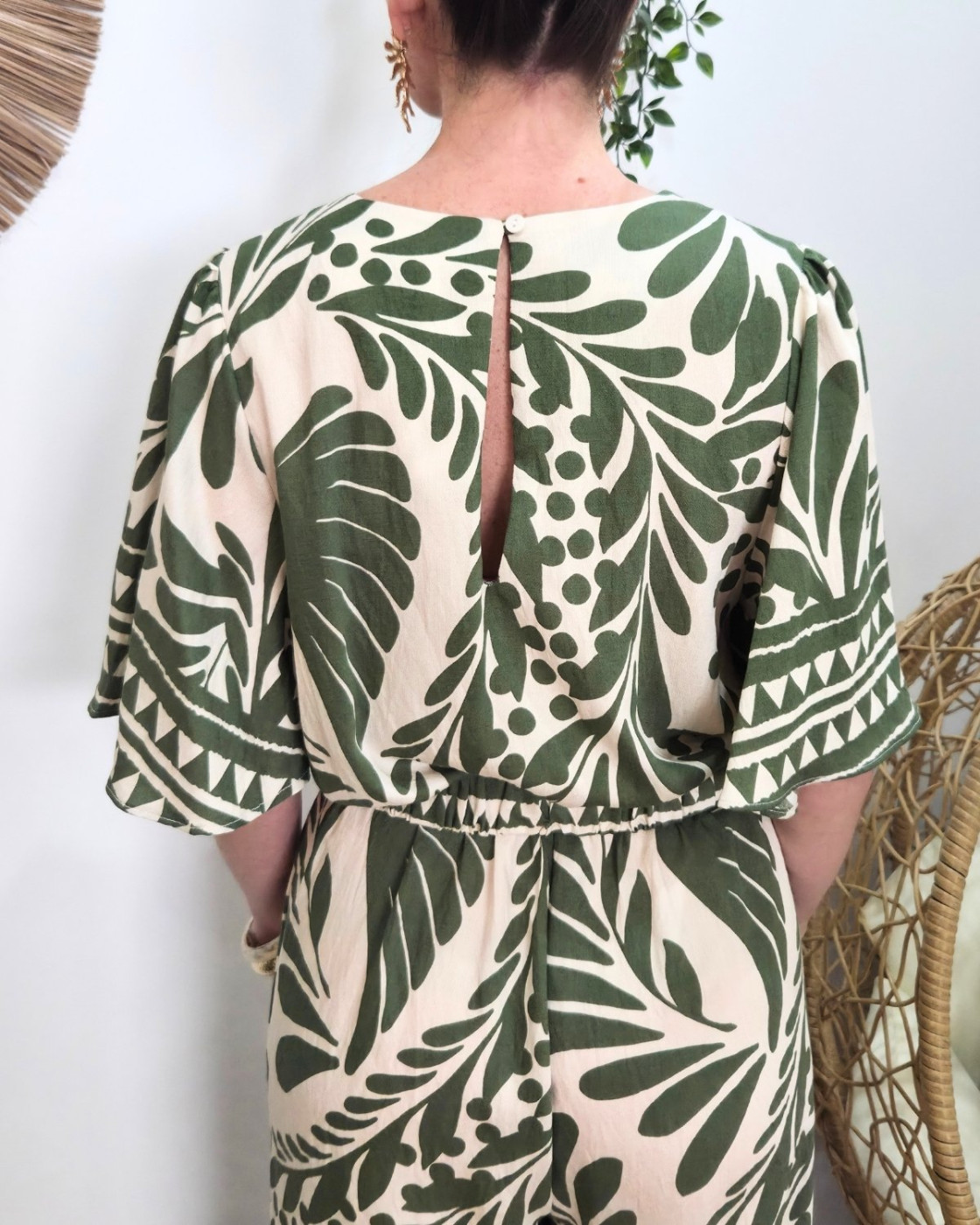 Combinaison femme écrue et verte manches volantes Esra